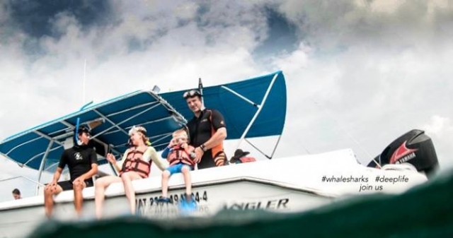 与家人一起浮潜